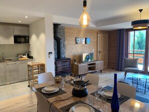 Dining - Apartment 'Flambeaux Le 12' with Mountain View, Balcony and Wi-Fi (Châtel)