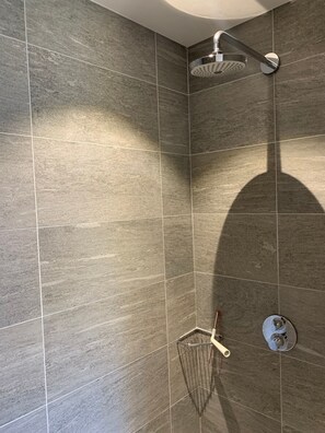Shower, hair dryer - Apartment 'Flambeaux Le 12' with Mountain View, Balcony and Wi-Fi (Châtel)