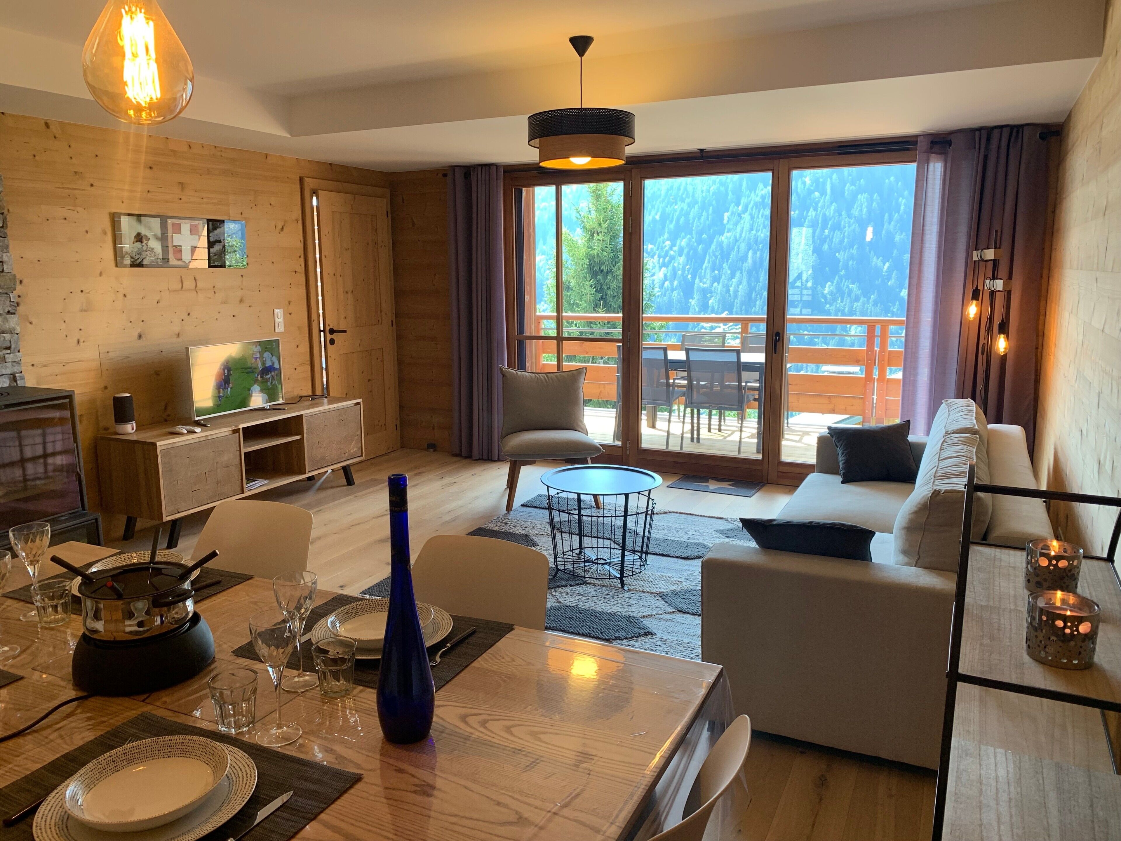 Televisión, chimenea y tenis de mesa 