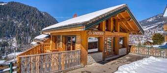 Chalet 'La Savoyarde' with Mountain View, Private Garden and Wi-Fi