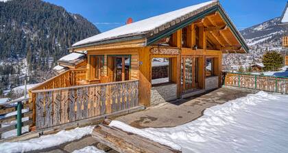 Chalet « La Savoyarde » : vue montagne, jardin privé et Wi-Fi