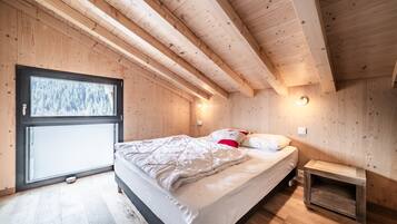 4 bedrooms, WiFi, bed sheets