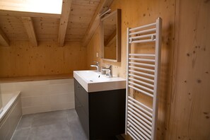 Douche, sèche-cheveux