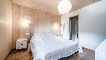 4 bedrooms, WiFi, bed sheets