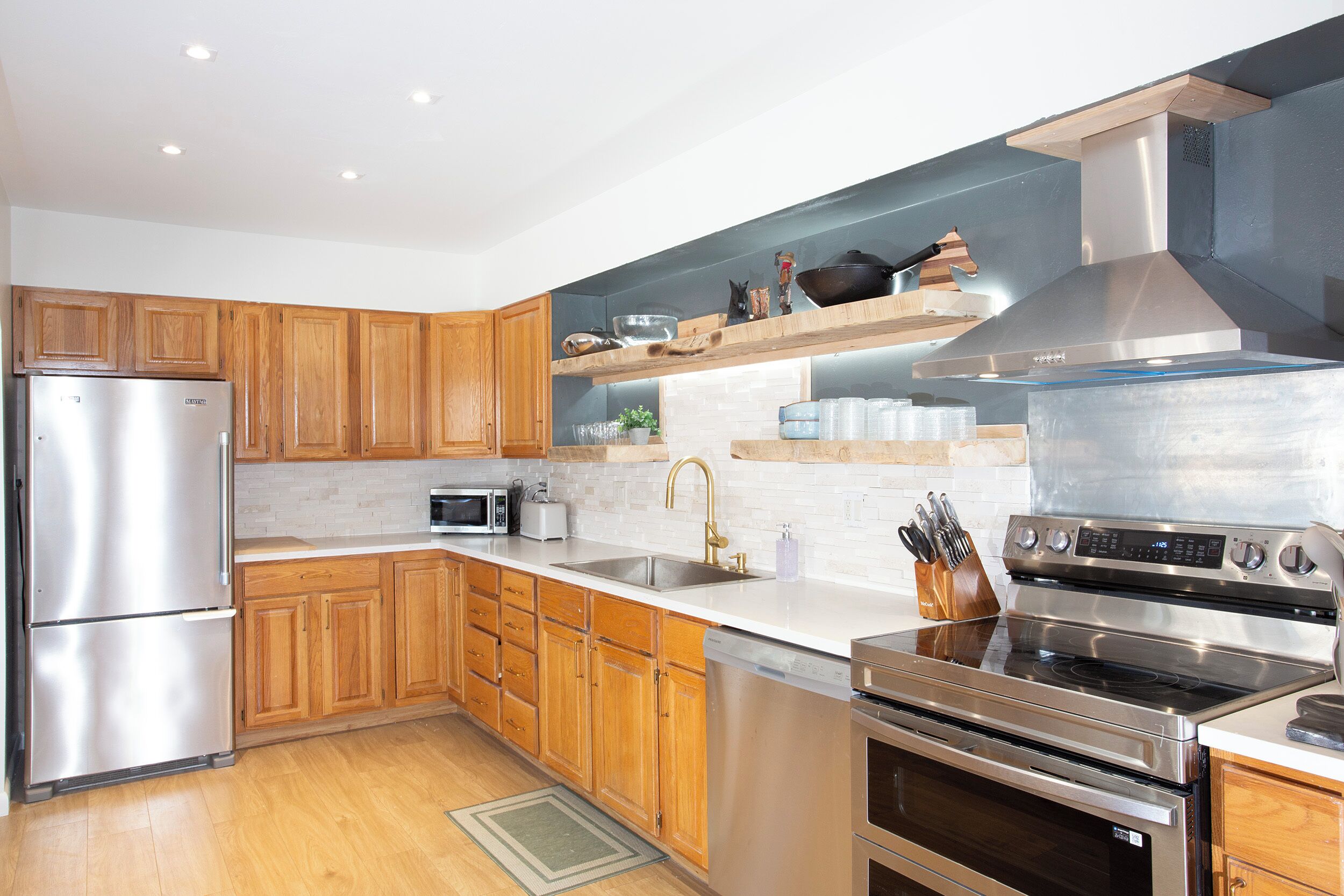 Micro-ondes, four, plaque de cuisson, lave-vaisselle