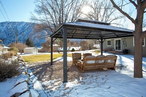 Terrace/patio - Home movie theater and perfect backyard! 2 minutes from Hot Springs! (Glenwood Springs)