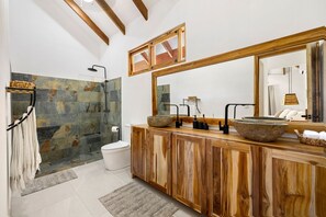 Towels, soap, toilet paper - Boutique Villa 5 Suites with Private Pool in Playa Avellanas. 5 min from the sea (Guanacaste Province)