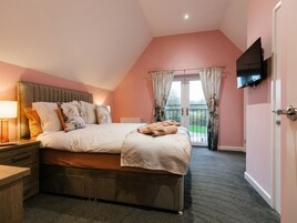 4 Schlafzimmer, individuell dekoriert, individuell eingerichtet