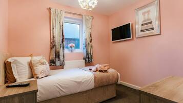 4 habitaciones, decoración personalizada y muebles diferentes