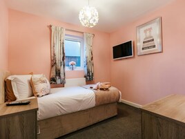 4 Schlafzimmer, individuell dekoriert, individuell eingerichtet