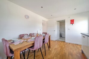 Cottage | Tempat makan