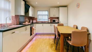 Oppvaskmaskin og kjøkkenutstyr