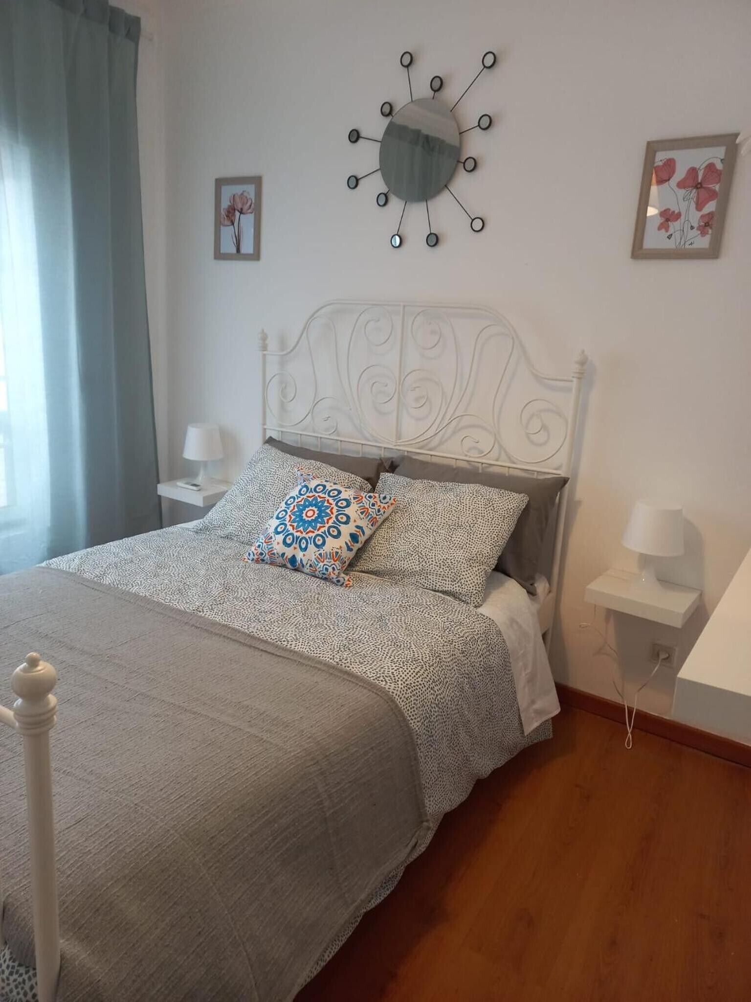 Iron/ironing board, WiFi, bed sheets