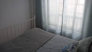 Iron/ironing board, WiFi, bed sheets
