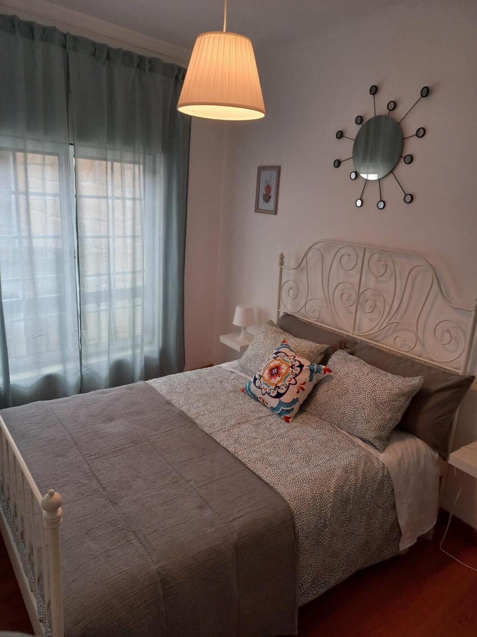 Iron/ironing board, WiFi, bed sheets