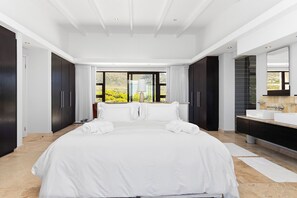 5 bedrooms, desk, free WiFi, bed sheets - Hangklip Villa - Four Bedroom House, Sleeps 8 (Pringle Bay)