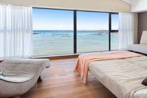 5 bedrooms, desk, free WiFi, bed sheets - Hangklip Villa - Four Bedroom House, Sleeps 8 (Pringle Bay)