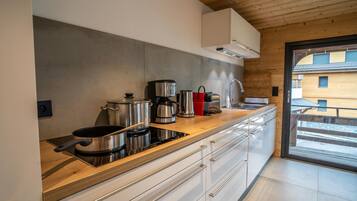 冰箱、微波炉、烤箱、炉灶