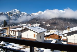 Property grounds - Achillea - trilocale in verde con vista montagne (Cremeno)