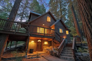 Exterior - Secluded 3-bedroom log cabin in  Lake Arrowhead on one acre. (Lake Arrowhead)
