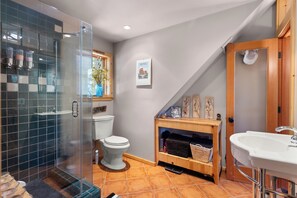 Shower, towels, soap, toilet paper - Secluded 3-bedroom log cabin in  Lake Arrowhead on one acre. (Lake Arrowhead)
