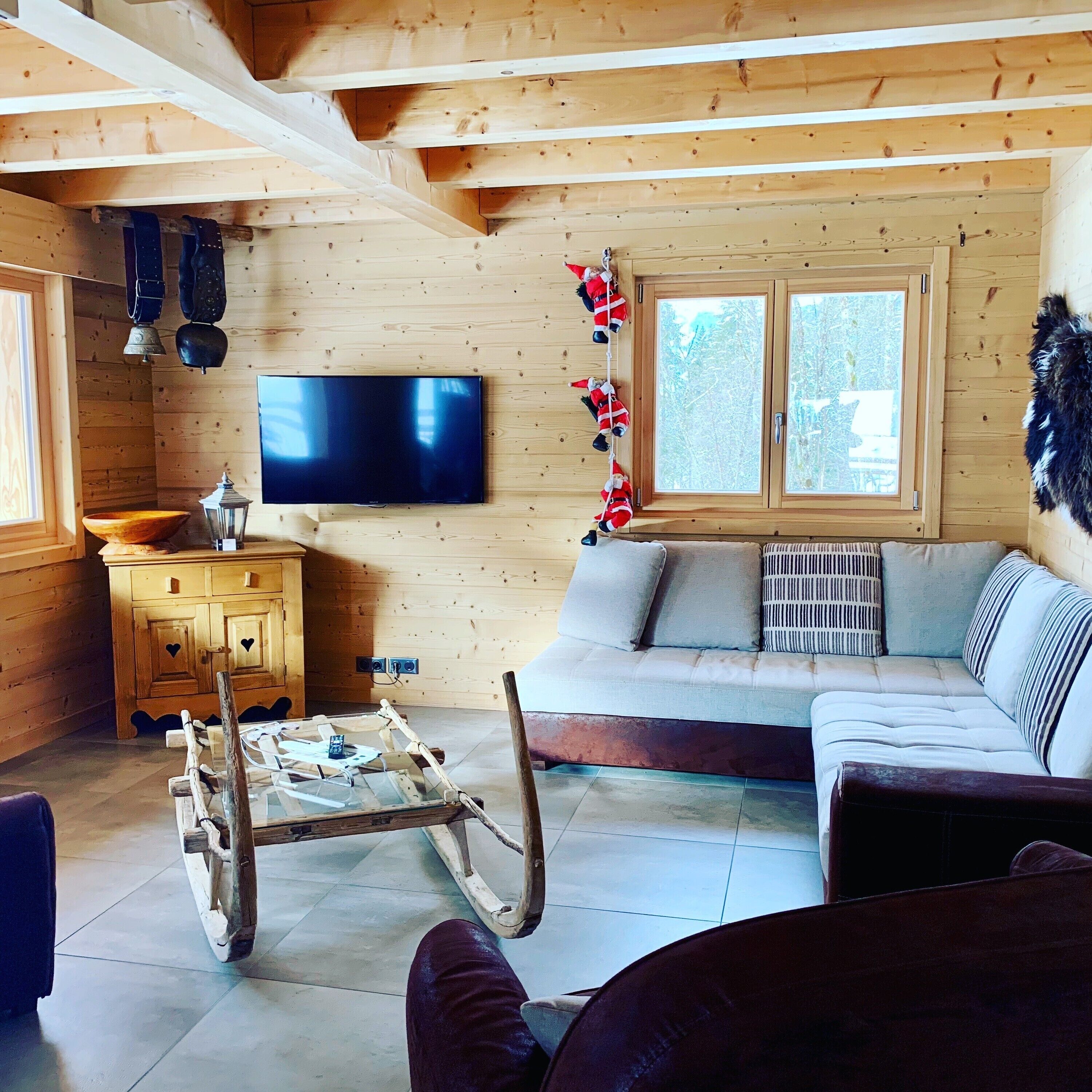 TV, fireplace, table tennis