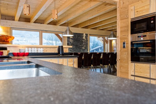 Chalet « Chez Gilles Haute Cimes » avec vue sur le lac, terrasse privée et Wi-Fi