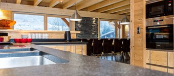 Chalet 'Chez Gilles Haute Cimes' with Lake View, Private Terrace and Wi-Fi