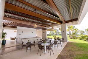 Outdoor dining - Cozy 1-Bedroom Apartment with Pool Near the Beach (Punta Cana)