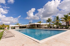 Pool - Cozy 1-Bedroom Apartment with Pool Near the Beach (Punta Cana)