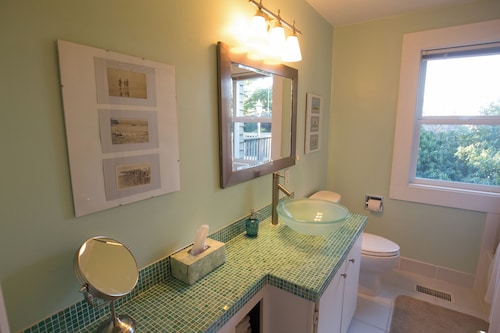 Cozy Beach House 4-bedroom house in lovely Arch Cape for your getaway