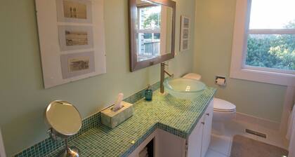 Cozy Beach House 4-bedroom house in lovely Arch Cape for your getaway