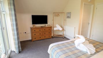 3 bedrooms, individually decorated, individually furnished