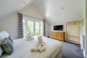 Cottage | 3 bedrooms, individually decorated, individually furnished - James Ville Marina Lodge 10 (Brigg)