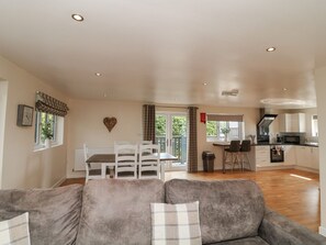 Living area - James Ville Marina Lodge 10 (Brigg)