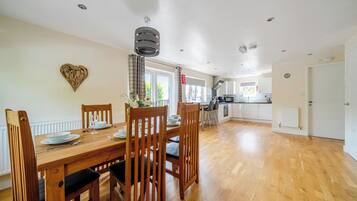 Cottage | Dining