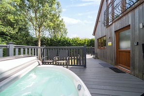 Cottage | Terrace/patio - James Ville Marina Lodge 10 (Brigg)