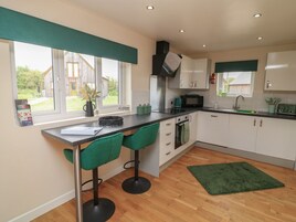 Dishwasher, cookware/dishes/utensils