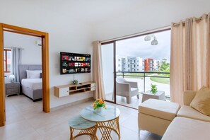 TV - 2-Bedroom Apartment with Pool and Garden View (Punta Cana)