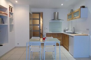 Dining - Gîte des Remparts - Charming apartment in the heart of Lucéram with mountain view (Lucéram)