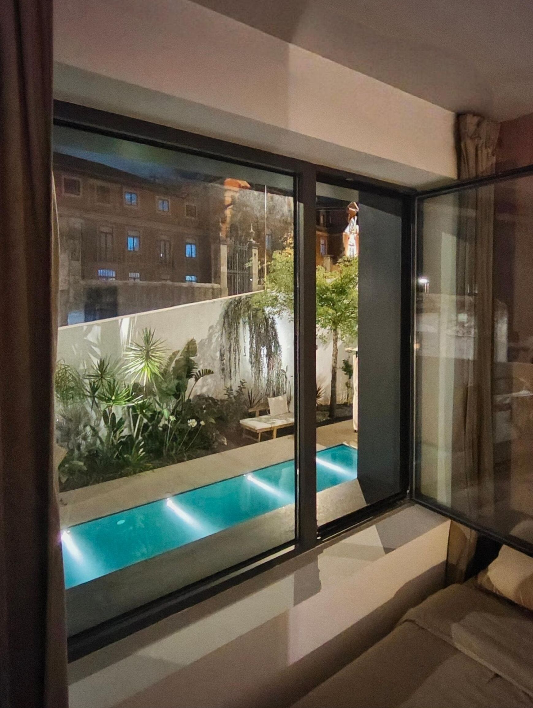 Quarto casal luxo, vista para a piscina | Vista do quarto