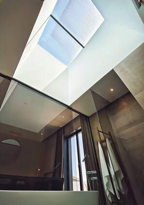 Junior Suite, Balcony, Pool View - ModernInfluence (Porto)