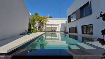 ์์ฆ๋ณ๋ก ์ด์๋๋ ์ผ์ธ ์์์ฅ, 09:30 ~ 19:30 ์คํ, ์์์ฅ ํ๋ผ์, ์ผ๊ด์ ์์