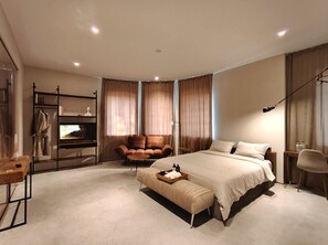 Luxury Studio Suite, City View | Select Comfort beds, individually decorated, individually furnished - ModernInfluence (Porto)