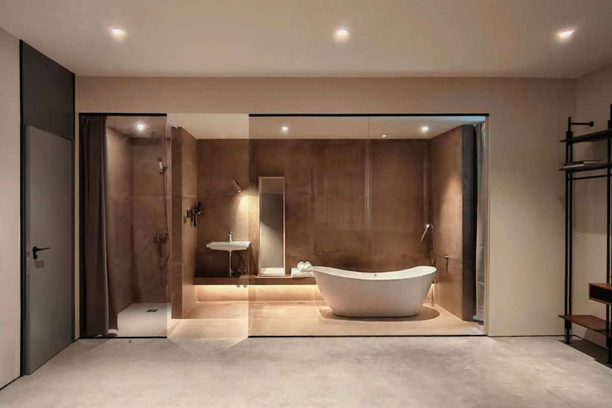 Luksus-studiosuite, byutsikt | Blendingsgardiner, lydisolert, strykejern/-brett og wi-fi (inkludert)