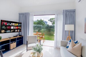 TV - First floor apartment private patio swimming pool (Punta Cana)