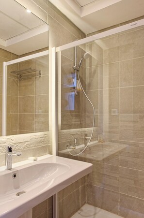Towels - Vesta - Luxury Apt - 2BR - CFC (XVI) (New Cairo City)