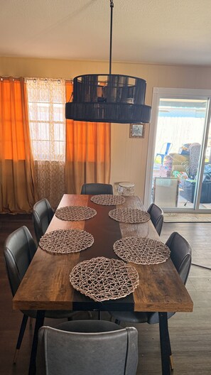 Dining - Family-Friendly Home Minutes from Everything LSU, Southern, & Downtown (Baton Rouge)