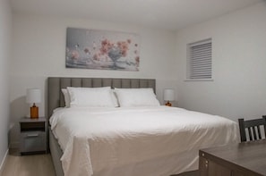2 bedrooms, in-room safe, desk, iron/ironing board - 4615 Inverness Street Vancouver King And Queen 2 Bedrooms Suite Private Entry (Vancouver)