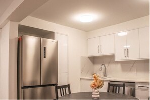 Interior - 4615 Inverness Street Vancouver King And Queen 2 Bedrooms Suite Private Entry (Vancouver)